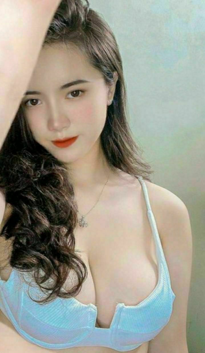旦那の会社の上司や同僚とエッチしまくるヤリマン奥様 寝取られ肉感ボディ美巨乳尻マゾ妻 デカ乳＆デカ尻を